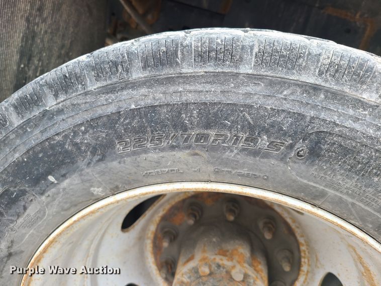 image for item IQ9173 2015 Ford F450 Super Duty  flatbed truck