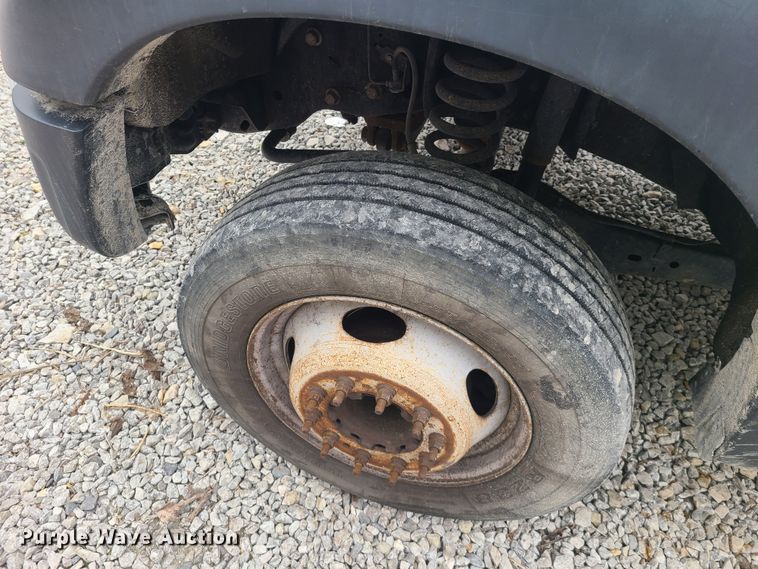 image for item IQ9173 2015 Ford F450 Super Duty  flatbed truck