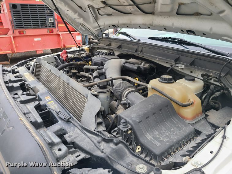 image for item IQ9173 2015 Ford F450 Super Duty  flatbed truck