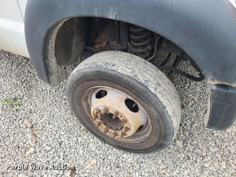 image for item IQ9173 2015 Ford F450 Super Duty  flatbed truck