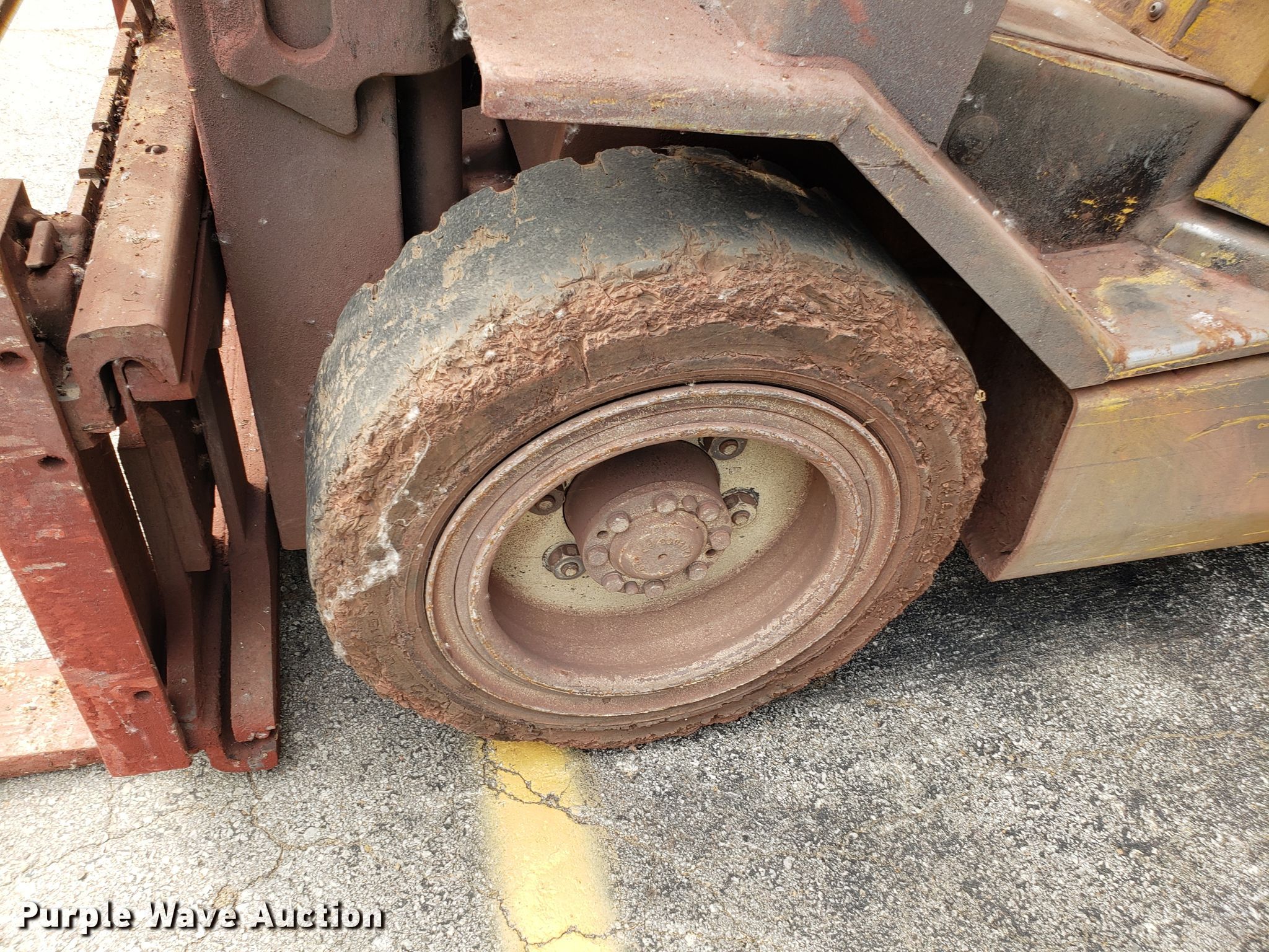 Yale GP060ZGE86 forklift in Kansas City, MO Item IC9942 sold Purple