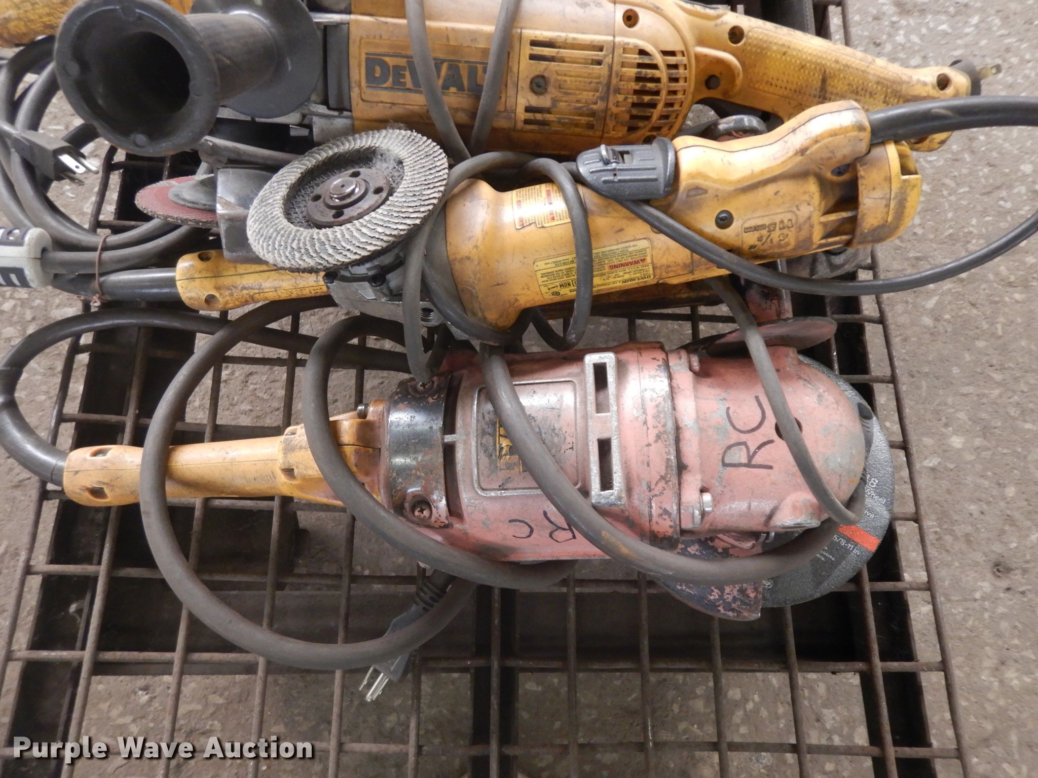 (12) angle grinders in Kansas City, MO Item IU9404 sold Purple Wave