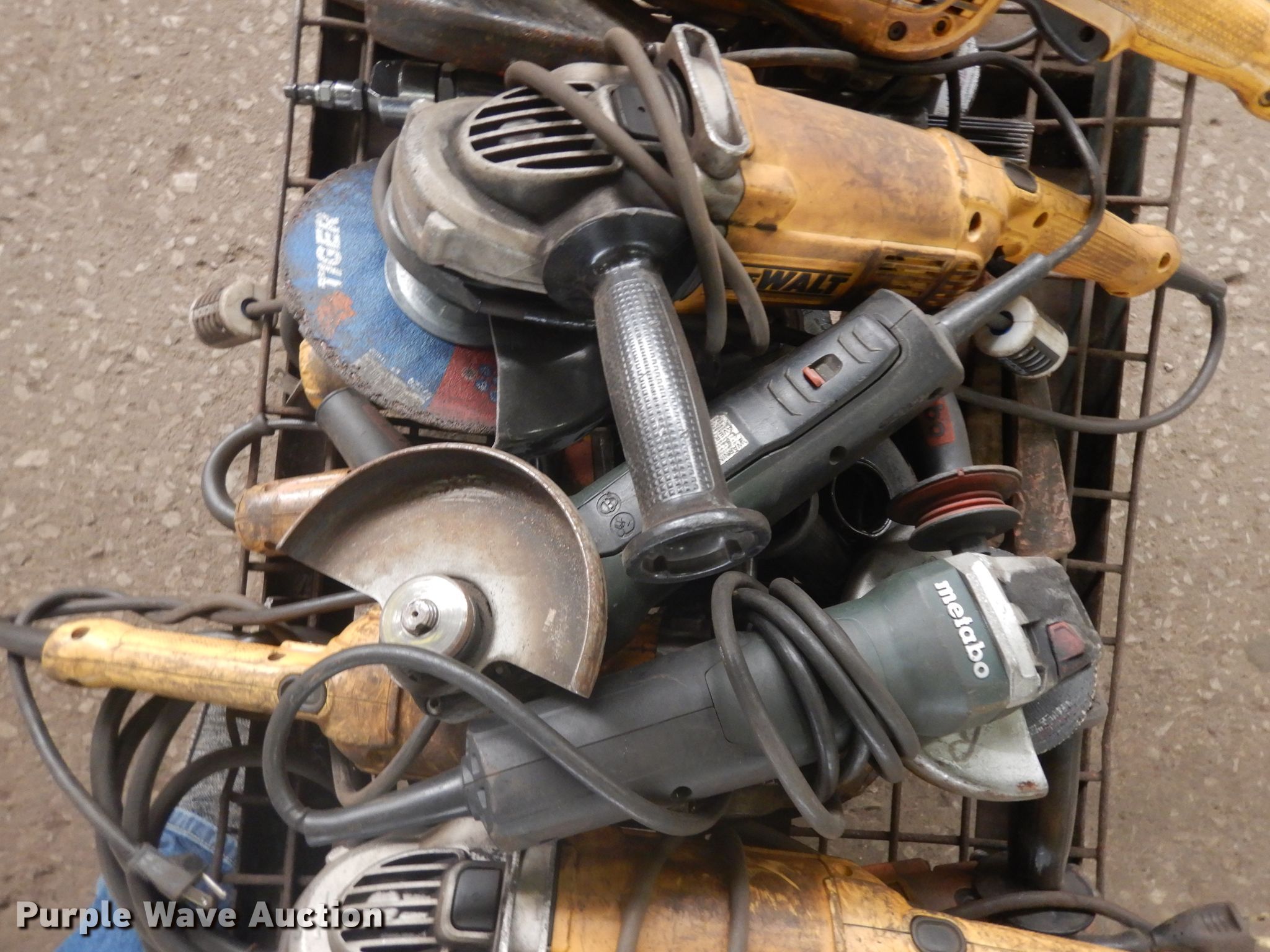 (12) angle grinders in Kansas City, MO Item IU9404 sold Purple Wave