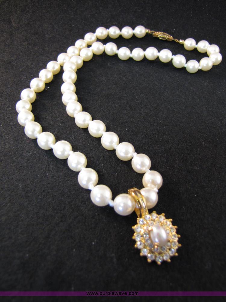 image for item 2753 Assorted jewelry