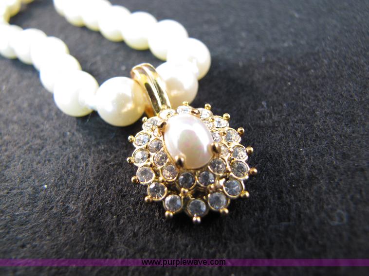 image for item 2753 Assorted jewelry