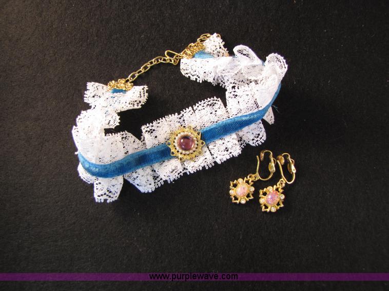 image for item 2753 Assorted jewelry