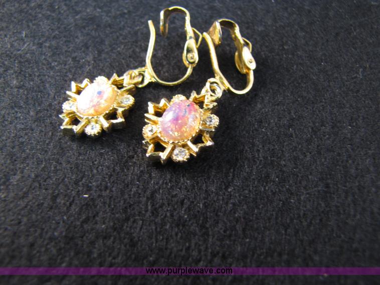 image for item 2753 Assorted jewelry