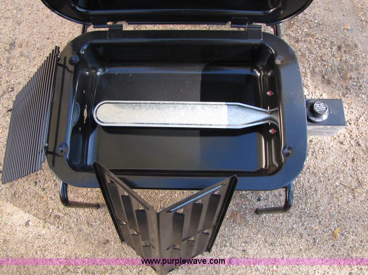 image for item 3585 RVQ portable gas grill