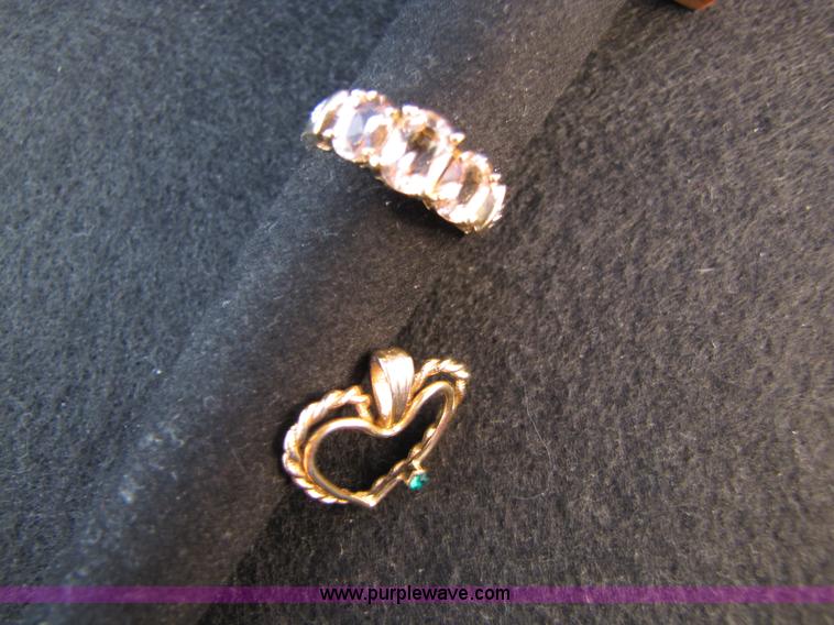 image for item 3589 Assorted jewelry