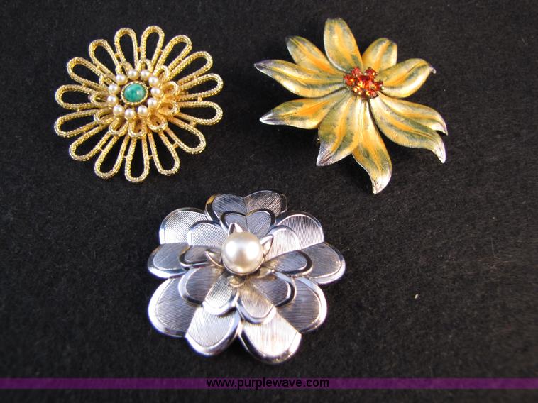 image for item 3590 Assorted jewelry