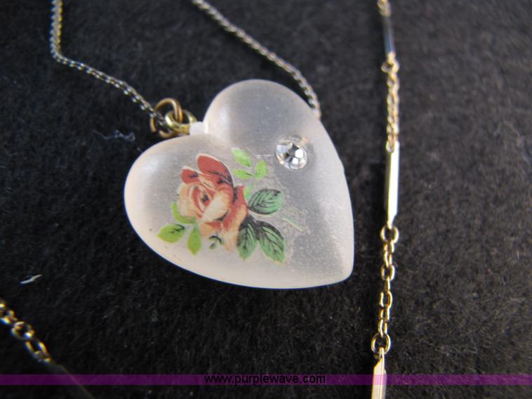 image for item 3590 Assorted jewelry