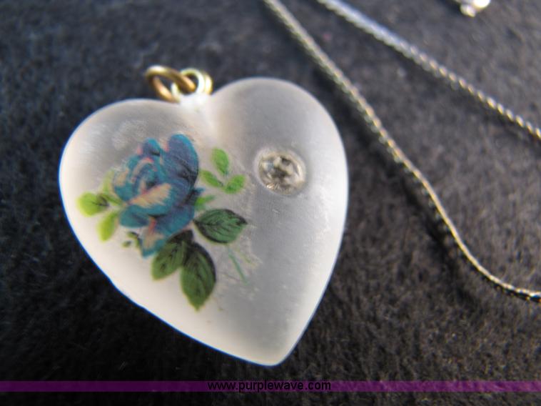 image for item 3590 Assorted jewelry