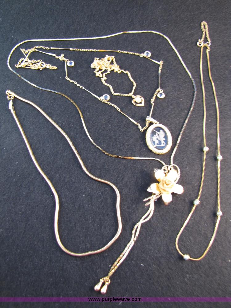 image for item 3590 Assorted jewelry