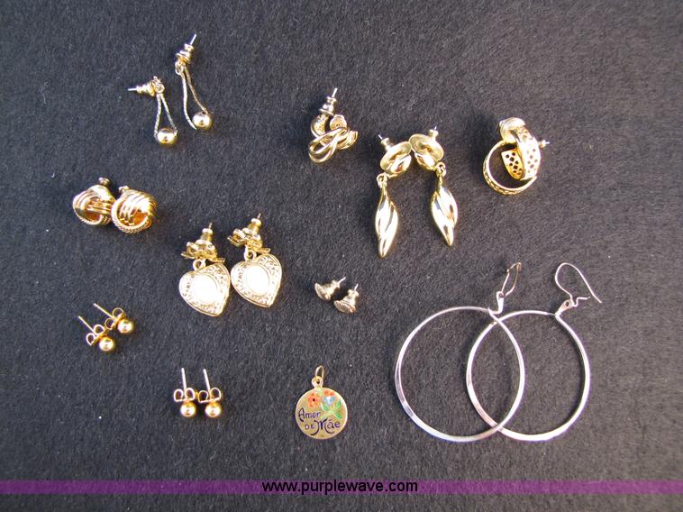 image for item 3593 Assorted jewelry