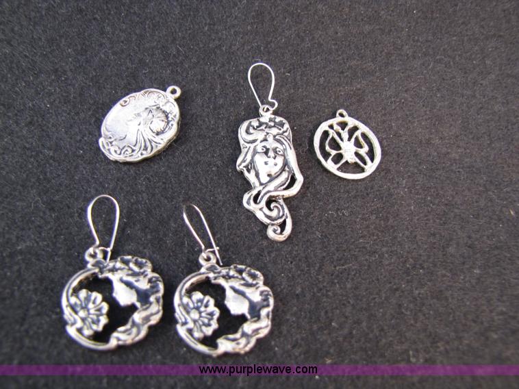 image for item 3595 Assorted jewelry