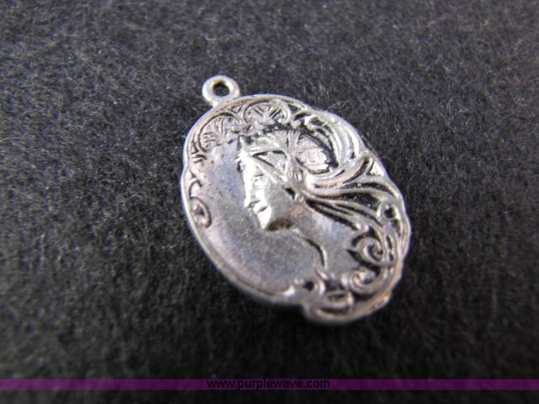 image for item 3595 Assorted jewelry