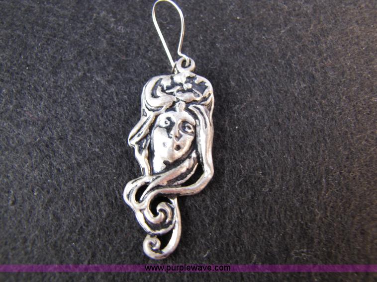 image for item 3595 Assorted jewelry