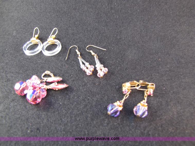 image for item 3598 Assorted jewelry