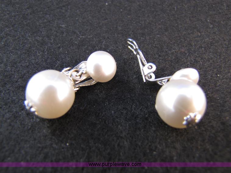 image for item 3598 Assorted jewelry