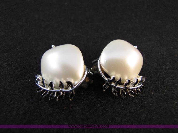 image for item 3598 Assorted jewelry