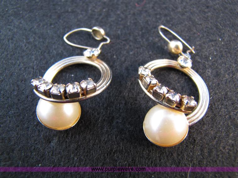 image for item 3598 Assorted jewelry