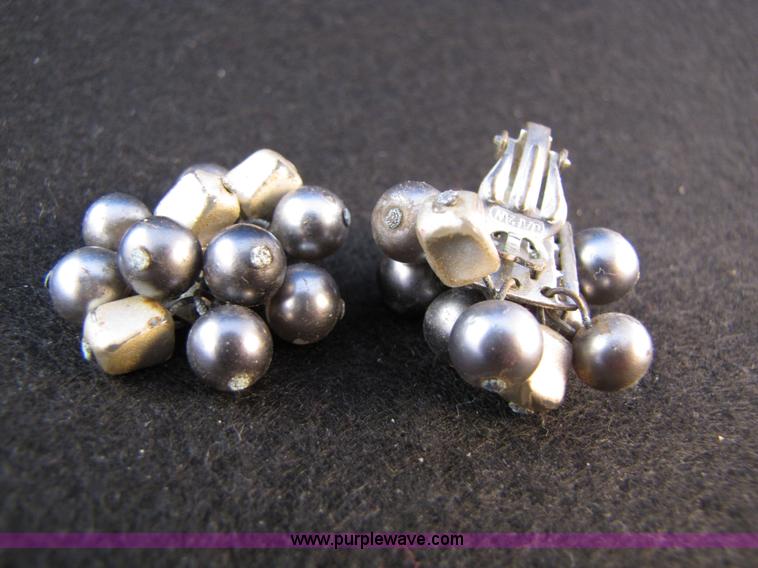 image for item 3598 Assorted jewelry