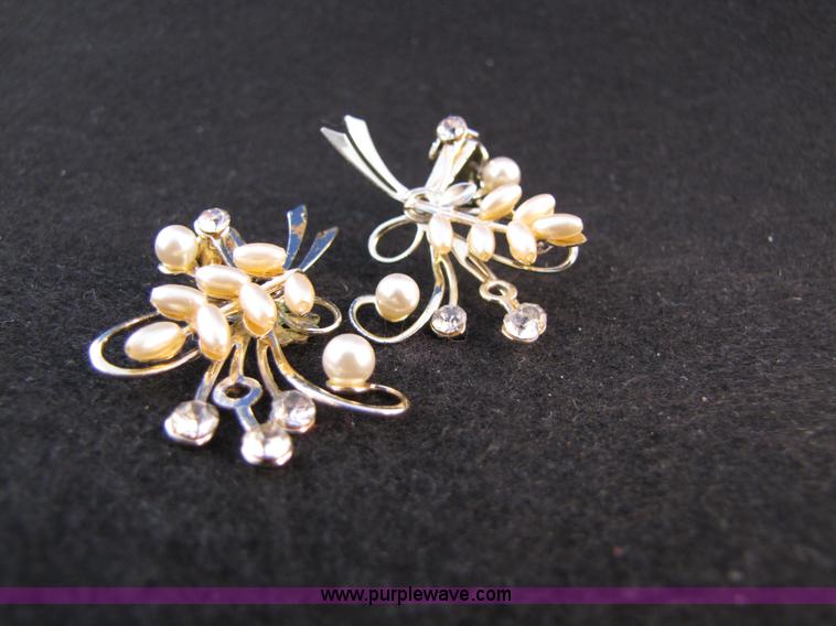 image for item 3598 Assorted jewelry