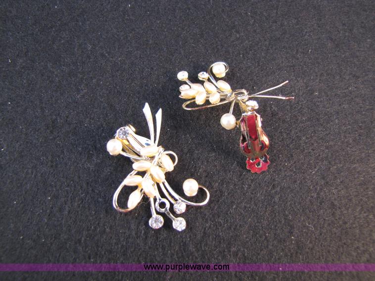 image for item 3598 Assorted jewelry