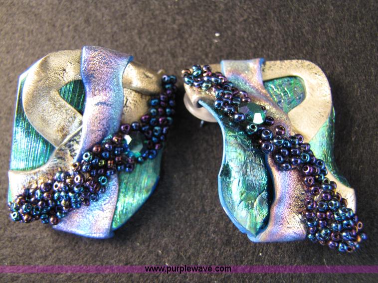 image for item 3598 Assorted jewelry