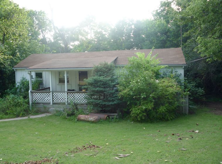 in MANHATTAN, KS Item 1004 sold Purple Wave