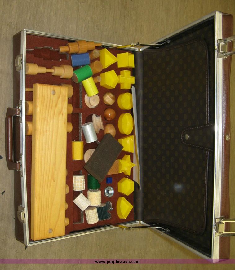 image for item 8220 Assorted office supplies