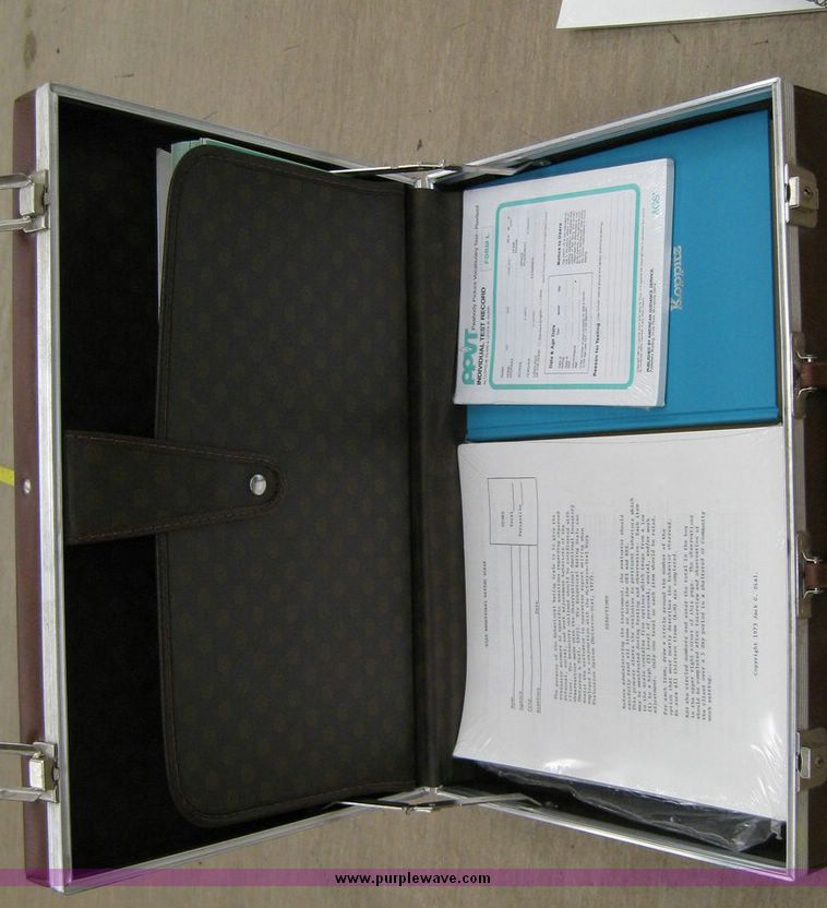 image for item 8220 Assorted office supplies