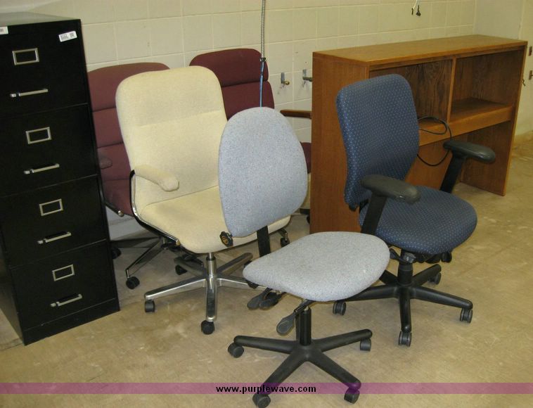 image for item 8222 Assorted office equipment