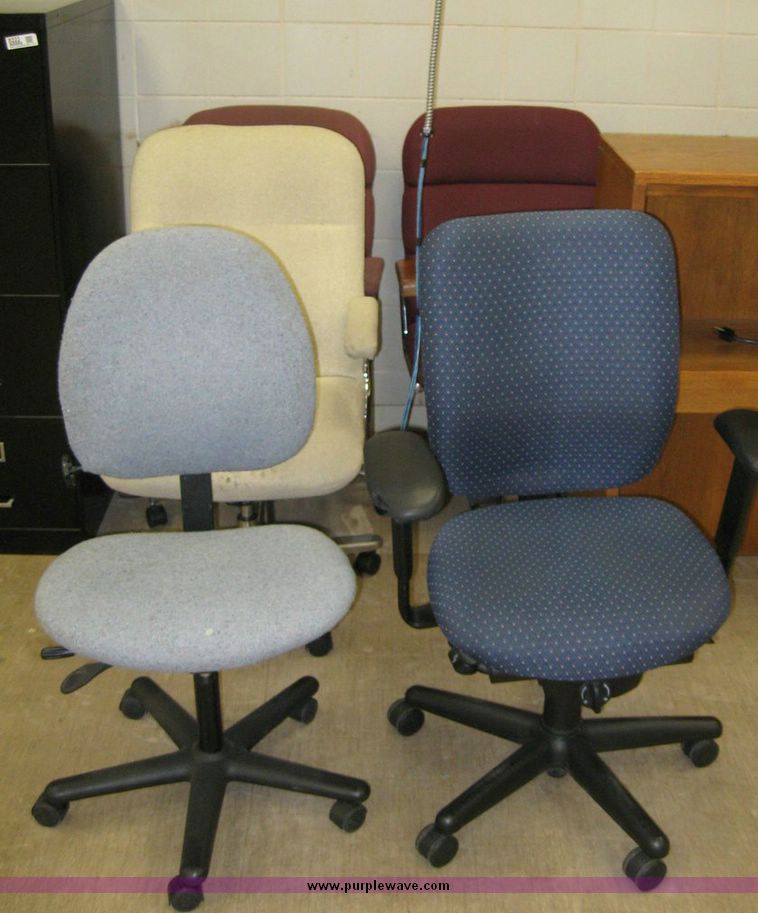 image for item 8222 Assorted office equipment