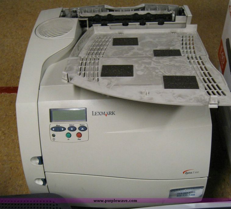 image for item 8229 (14) computer monitors