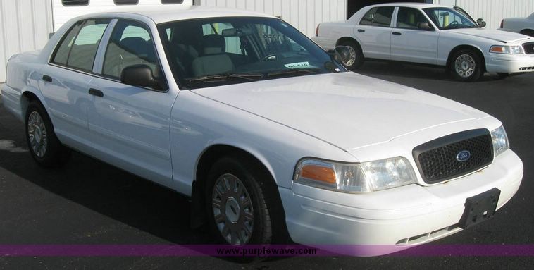 image for item 8150 2004 Ford Crown Victoria Police Interceptor