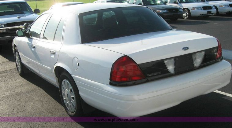 image for item 8151 2006 Ford Crown Victoria Police Interceptor