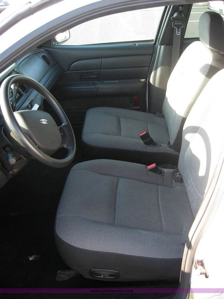 image for item 8151 2006 Ford Crown Victoria Police Interceptor