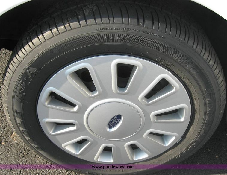 image for item 8151 2006 Ford Crown Victoria Police Interceptor