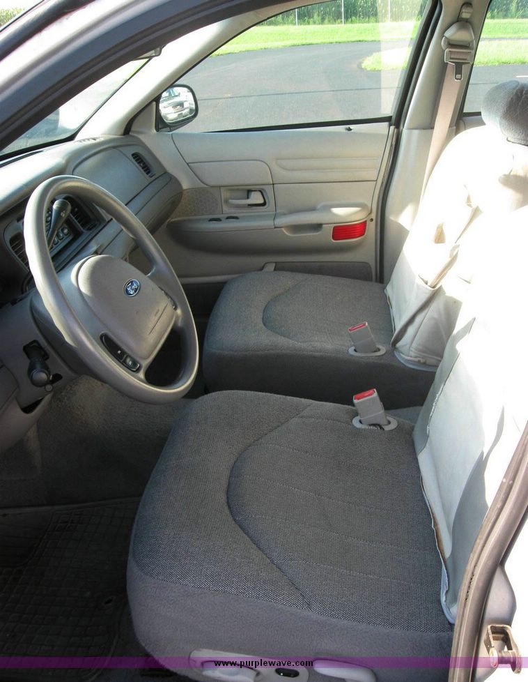 image for item 8152 2001 Ford Crown Victoria Police Interceptor