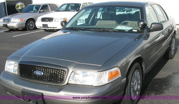 image for item 8153 2004 Ford Crown Victoria Police Interceptor