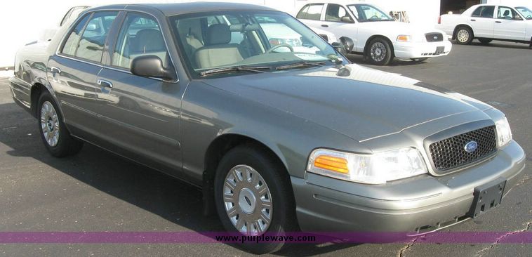 image for item 8153 2004 Ford Crown Victoria Police Interceptor