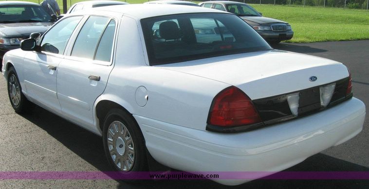 image for item 8154 2004 Ford Crown Victoria Police Interceptor