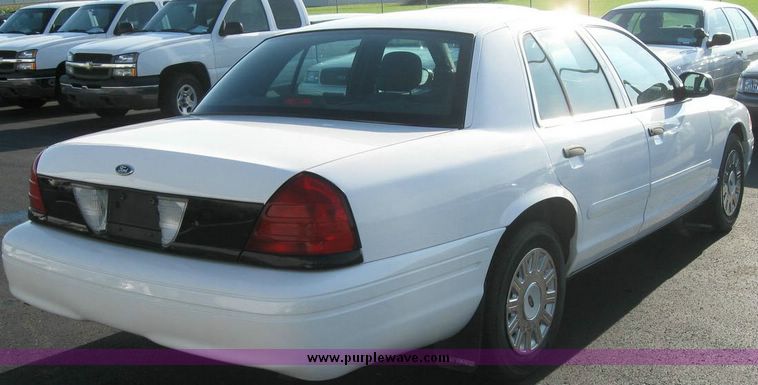image for item 8154 2004 Ford Crown Victoria Police Interceptor
