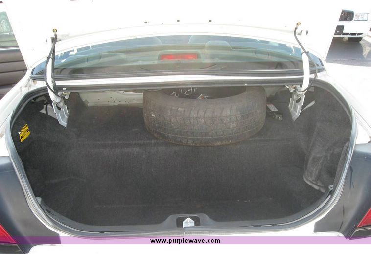 image for item 8154 2004 Ford Crown Victoria Police Interceptor