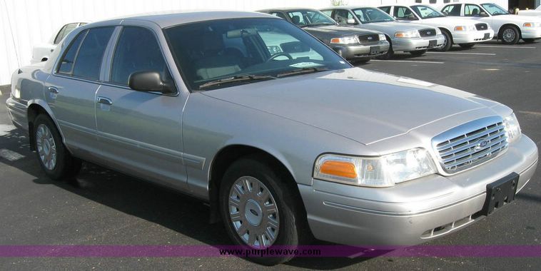 image for item 8156 2005 Ford Crown Victoria Police Interceptor