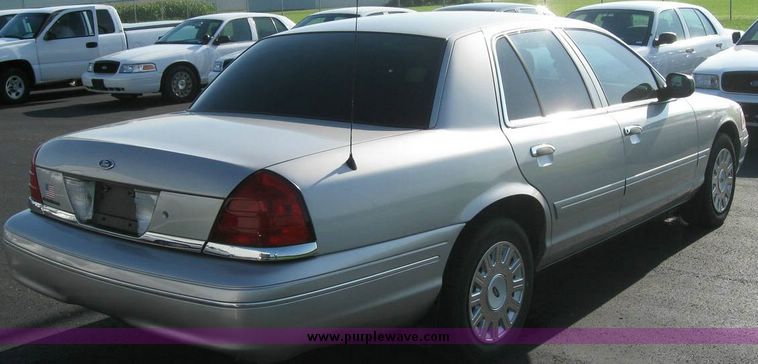 image for item 8156 2005 Ford Crown Victoria Police Interceptor