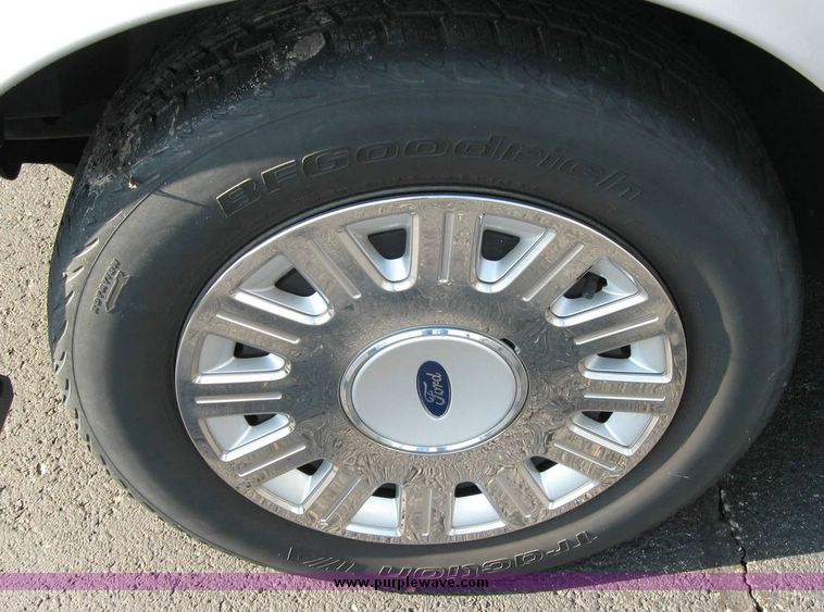 image for item 8156 2005 Ford Crown Victoria Police Interceptor