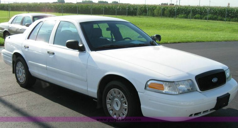 image for item 8158 2005 Ford Crown Victoria Police Interceptor