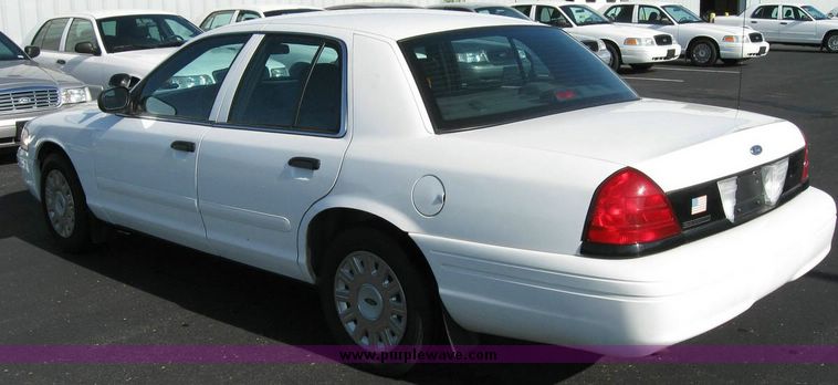 image for item 8158 2005 Ford Crown Victoria Police Interceptor
